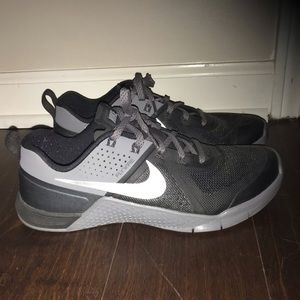 Nike Flywire tennis shoes